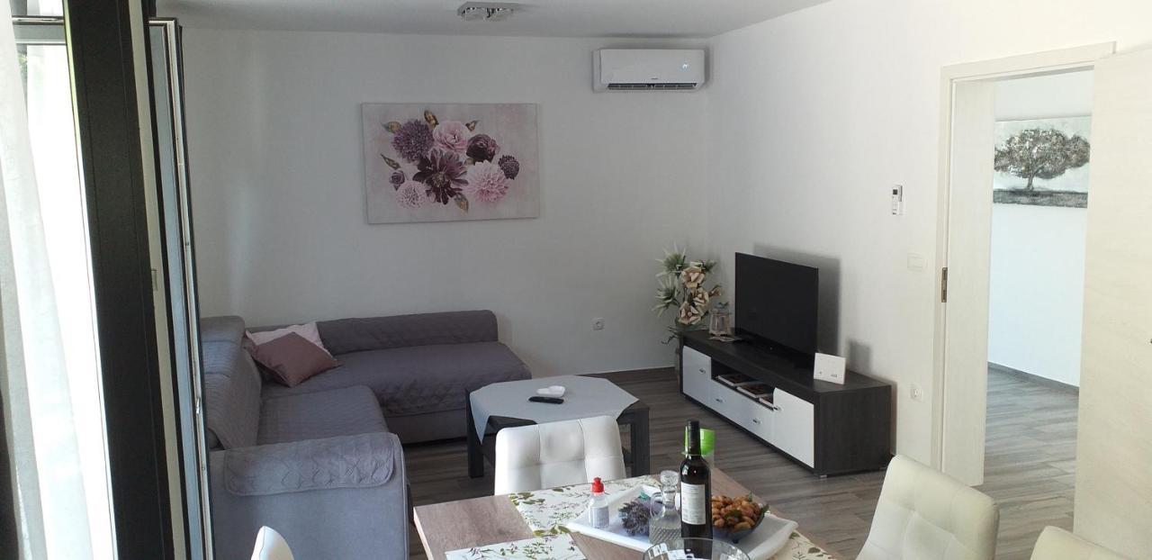 Holiday Apartments Cecilija Supetarska Draga Kültér fotó