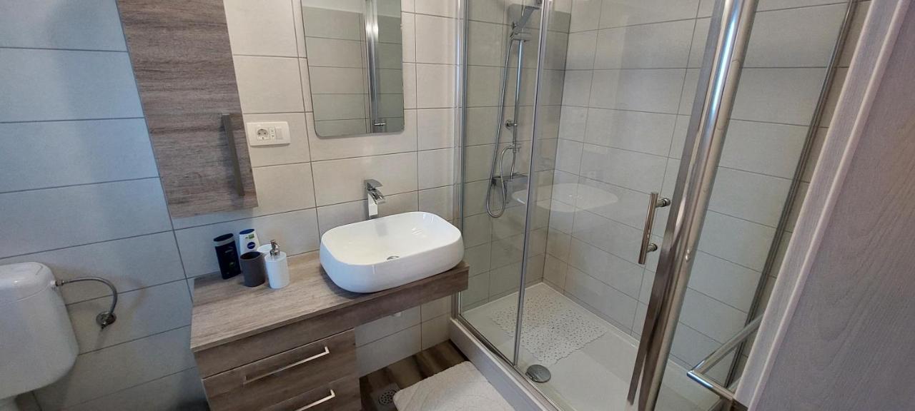 Holiday Apartments Cecilija Supetarska Draga Kültér fotó